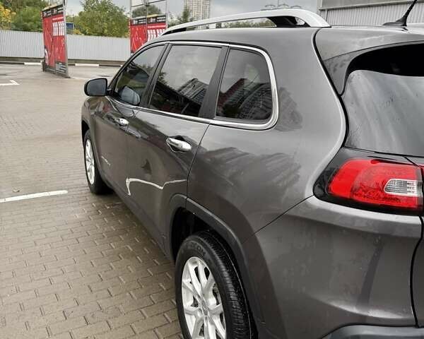 Джип Чероки 2017 в Киеве на Automoto.ua Серый Джип Чероки, объемом двигателя 2.36 л и пробегом 150 тыс. км за 13300 $, фото 2 на Automoto.ua