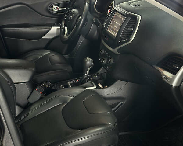 Серый Джип Чероки, объемом двигателя 3.24 л и пробегом 201 тыс. км за 16300 $, фото 116 на Automoto.ua