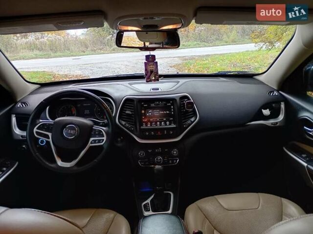 Джип Cherokee 2017 у Рівному на Automoto.ua Сірий Джип Cherokee, об'ємом двигуна 3.24 л та пробігом 127 тис. км за 13700 $, фото 8 на Automoto.ua