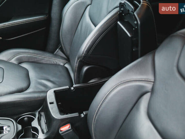 Серый Джип Чероки, объемом двигателя 2.4 л и пробегом 139 тыс. км за 12900 $, фото 27 на Automoto.ua