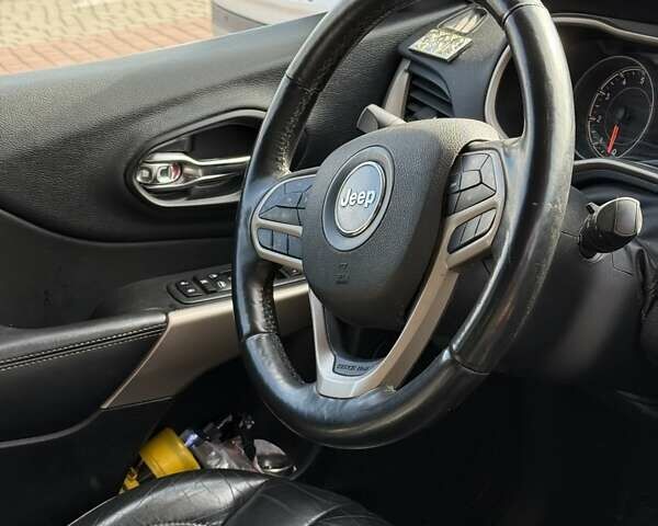 Серый Джип Чероки, объемом двигателя 2.36 л и пробегом 170 тыс. км за 15500 $, фото 9 на Automoto.ua