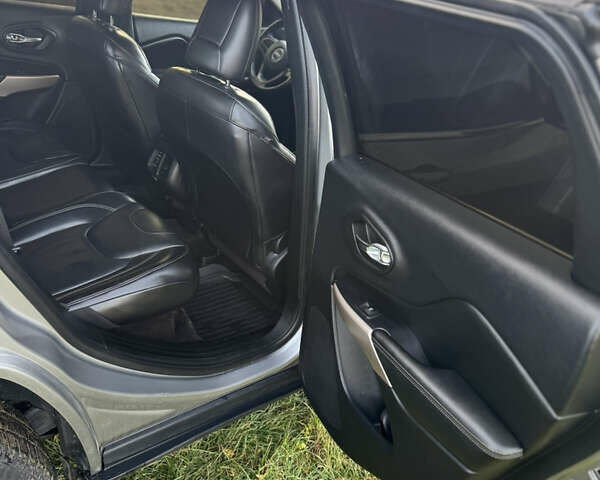 Серый Джип Чероки, объемом двигателя 3.24 л и пробегом 144 тыс. км за 17000 $, фото 17 на Automoto.ua