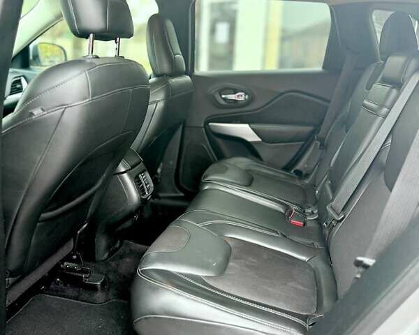 Серый Джип Чероки, объемом двигателя 2.36 л и пробегом 137 тыс. км за 14500 $, фото 20 на Automoto.ua