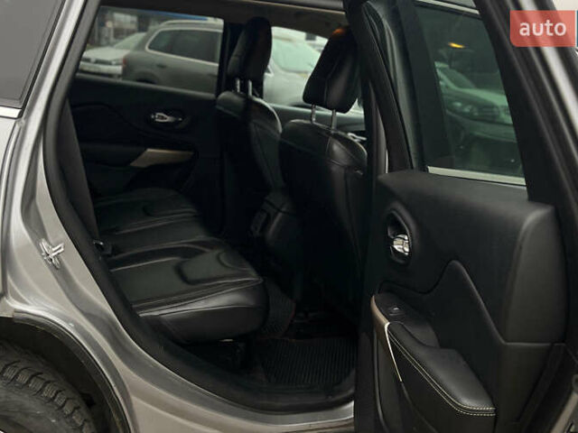 Серый Джип Чероки, объемом двигателя 2.4 л и пробегом 173 тыс. км за 16000 $, фото 21 на Automoto.ua