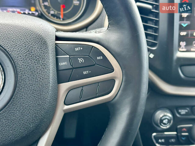 Джип Cherokee 2017 у Вінниці на Automoto.ua Сірий Джип Cherokee, об'ємом двигуна 2.4 л та пробігом 136 тис. км за 16777 $, фото 65 на Automoto.ua