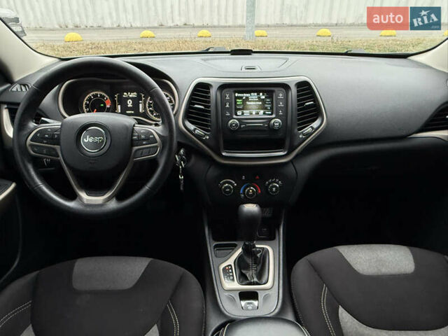 Сірий Джип Cherokee, об'ємом двигуна 2.36 л та пробігом 140 тис. км за 12500 $, фото 21 на Automoto.ua