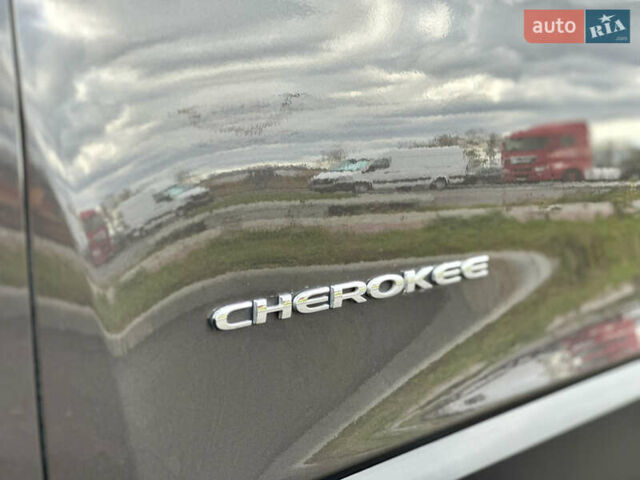 Джип Cherokee 2017 у Вінниці на Automoto.ua Сірий Джип Cherokee, об'ємом двигуна 2.4 л та пробігом 136 тис. км за 16777 $, фото 7 на Automoto.ua
