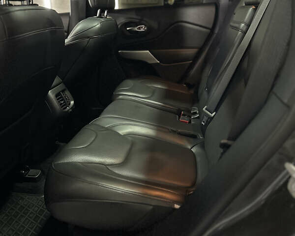 Серый Джип Чероки, объемом двигателя 3.24 л и пробегом 201 тыс. км за 16300 $, фото 121 на Automoto.ua