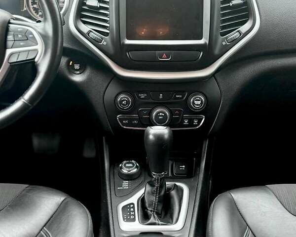 Серый Джип Чероки, объемом двигателя 2.36 л и пробегом 137 тыс. км за 14500 $, фото 18 на Automoto.ua