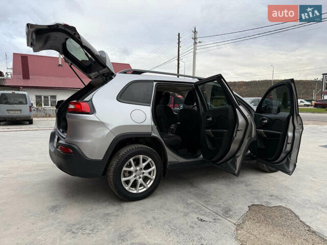 Серый Джип Чероки, объемом двигателя 2.4 л и пробегом 180 тыс. км за 13650 $, фото 12 на Automoto.ua