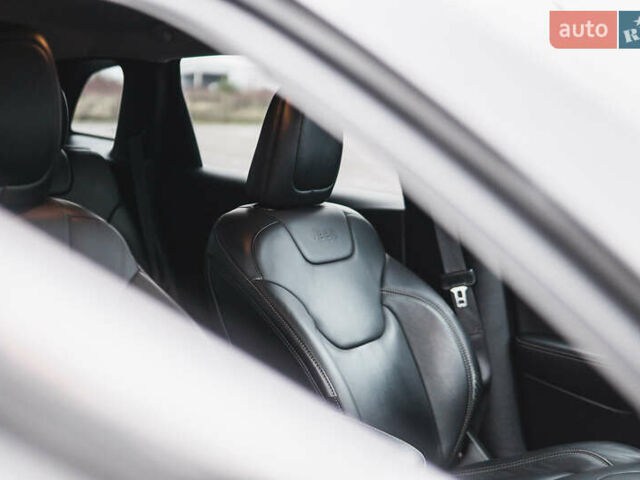 Серый Джип Чероки, объемом двигателя 2.4 л и пробегом 139 тыс. км за 12900 $, фото 22 на Automoto.ua