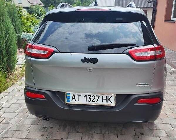Серый Джип Чероки, объемом двигателя 2.36 л и пробегом 160 тыс. км за 17000 $, фото 3 на Automoto.ua