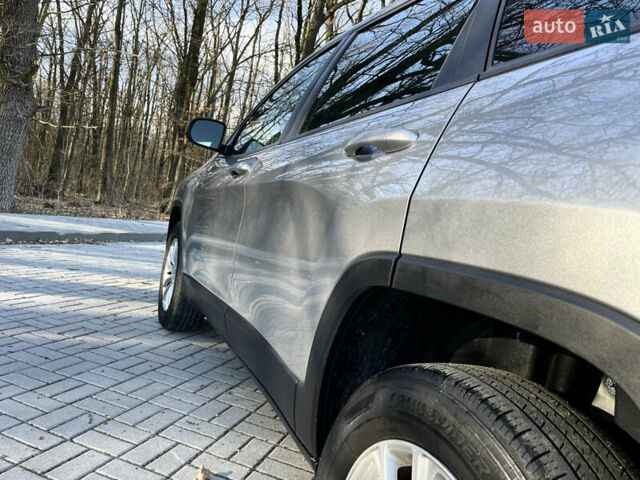 Сірий Джип Cherokee, об'ємом двигуна 2.4 л та пробігом 77 тис. км за 12999 $, фото 25 на Automoto.ua