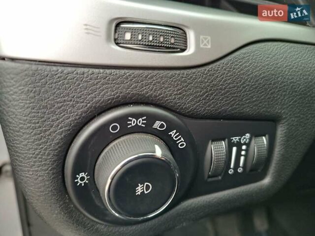 Серый Джип Чероки, объемом двигателя 2.36 л и пробегом 106 тыс. км за 16600 $, фото 16 на Automoto.ua