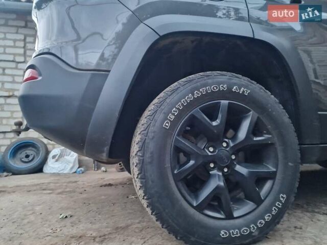 Сірий Джип Cherokee, об'ємом двигуна 2.4 л та пробігом 117 тис. км за 17000 $, фото 32 на Automoto.ua