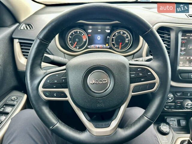 Джип Cherokee 2017 у Вінниці на Automoto.ua Сірий Джип Cherokee, об'ємом двигуна 2.4 л та пробігом 136 тис. км за 16777 $, фото 57 на Automoto.ua