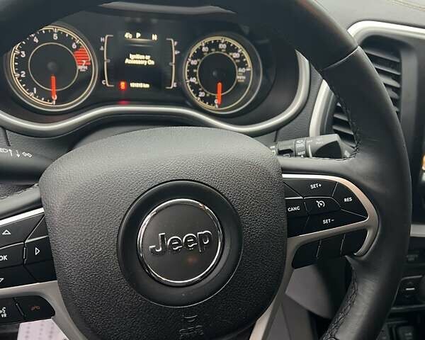 Сірий Джип Cherokee, об'ємом двигуна 2.36 л та пробігом 100 тис. км за 14000 $, фото 8 на Automoto.ua