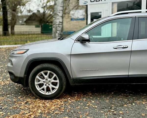 Серый Джип Чероки, объемом двигателя 2.36 л и пробегом 137 тыс. км за 14500 $, фото 8 на Automoto.ua