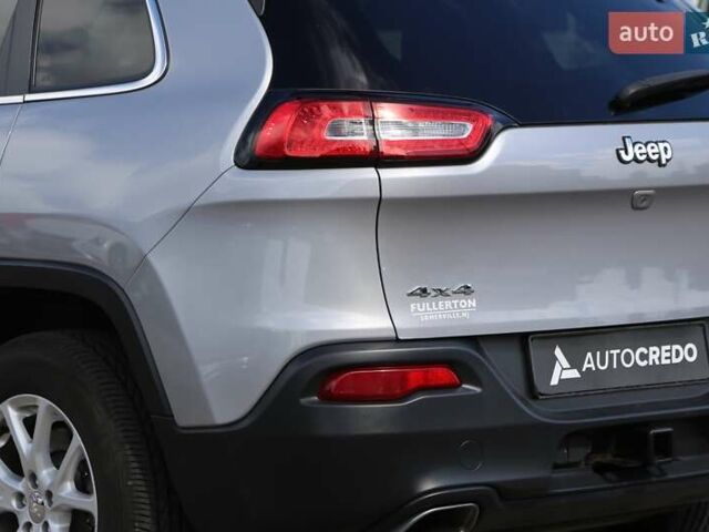 Сірий Джип Cherokee, об'ємом двигуна 3.24 л та пробігом 157 тис. км за 14000 $, фото 7 на Automoto.ua