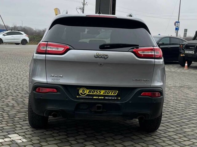 Серый Джип Чероки, объемом двигателя 2.4 л и пробегом 173 тыс. км за 16000 $, фото 5 на Automoto.ua