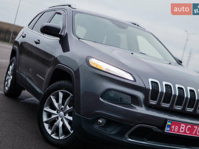 Серый Джип Чероки, объемом двигателя 2.4 л и пробегом 139 тыс. км за 12900 $, фото 2 на Automoto.ua