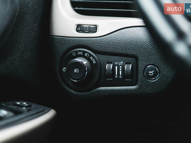 Серый Джип Чероки, объемом двигателя 2.4 л и пробегом 139 тыс. км за 12900 $, фото 12 на Automoto.ua