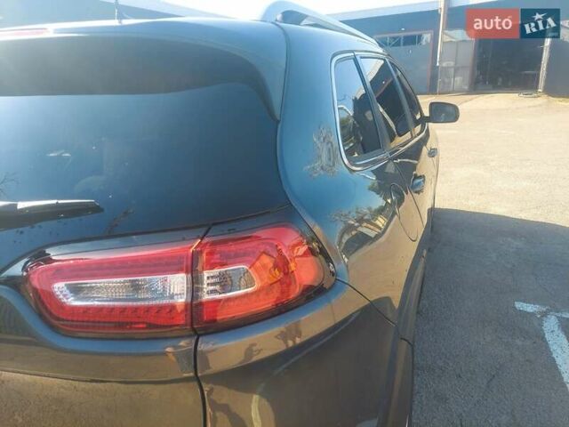 Серый Джип Чероки, объемом двигателя 2.36 л и пробегом 248 тыс. км за 14300 $, фото 3 на Automoto.ua