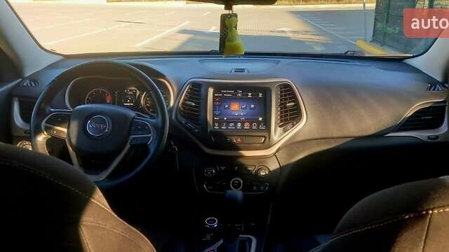 Серый Джип Чероки, объемом двигателя 2.36 л и пробегом 178 тыс. км за 15600 $, фото 8 на Automoto.ua