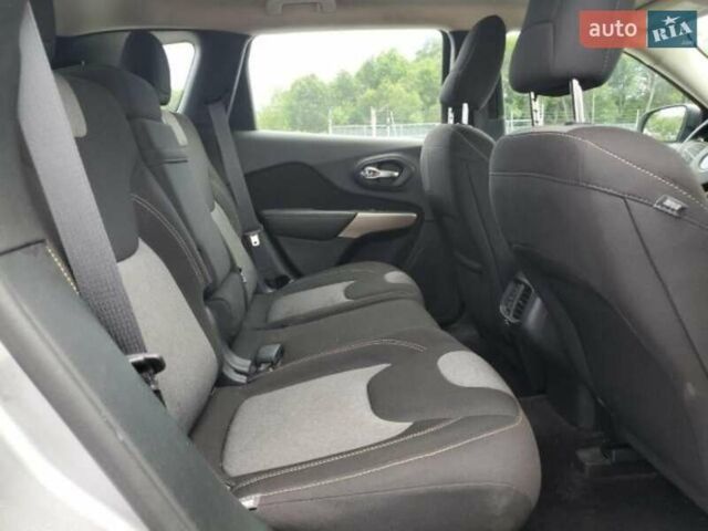 Сірий Джип Cherokee, об'ємом двигуна 2.36 л та пробігом 180 тис. км за 7700 $, фото 10 на Automoto.ua