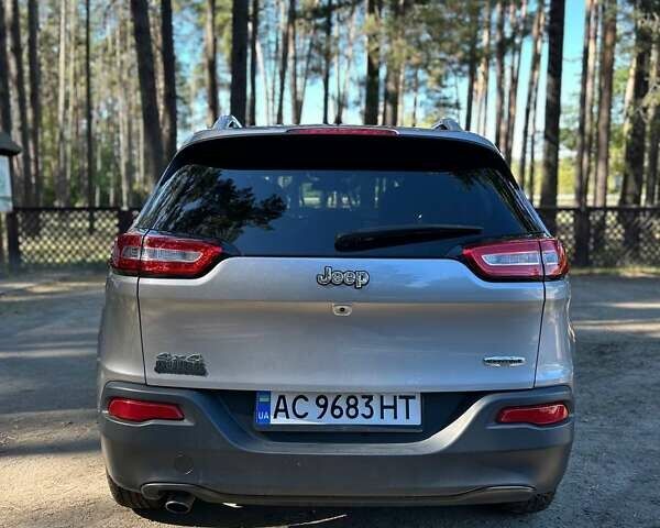 Серый Джип Чероки, объемом двигателя 2.36 л и пробегом 107 тыс. км за 14000 $, фото 4 на Automoto.ua