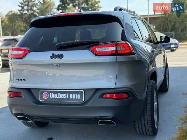 Сірий Джип Cherokee, об'ємом двигуна 3.24 л та пробігом 110 тис. км за 15800 $, фото 9 на Automoto.ua