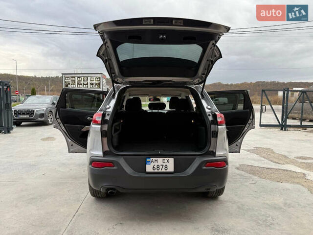 Серый Джип Чероки, объемом двигателя 2.4 л и пробегом 180 тыс. км за 13650 $, фото 11 на Automoto.ua