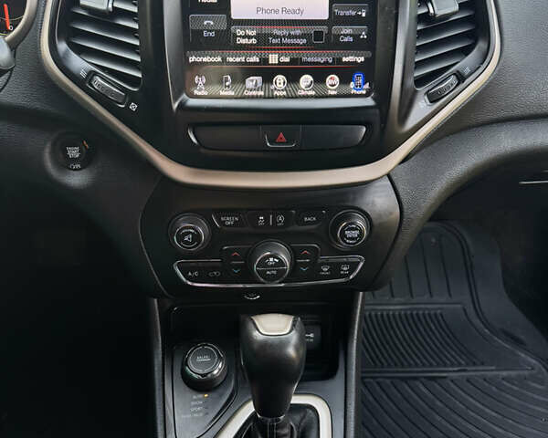 Серый Джип Чероки, объемом двигателя 3.24 л и пробегом 144 тыс. км за 17000 $, фото 34 на Automoto.ua