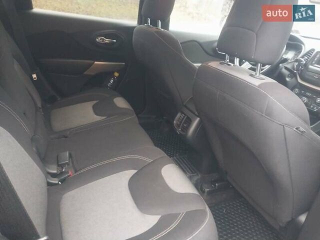 Сірий Джип Cherokee, об'ємом двигуна 3.24 л та пробігом 155 тис. км за 17500 $, фото 7 на Automoto.ua