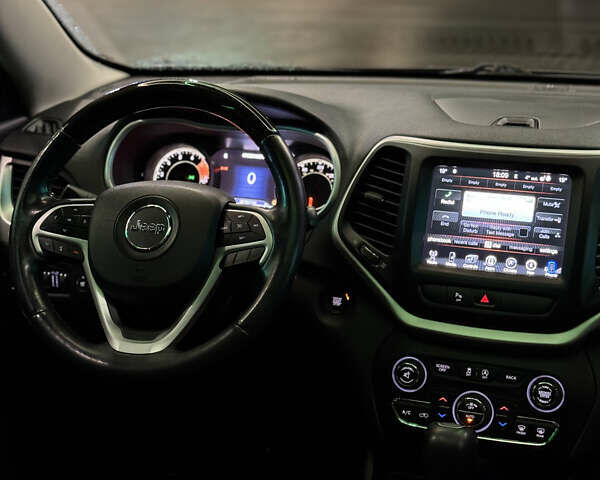 Серый Джип Чероки, объемом двигателя 3.24 л и пробегом 201 тыс. км за 16300 $, фото 91 на Automoto.ua