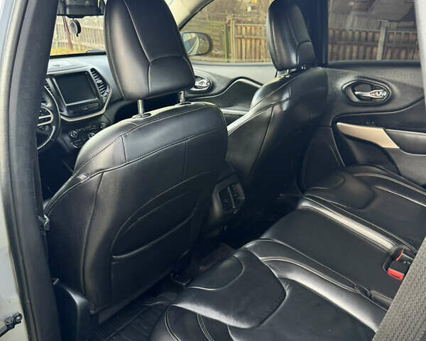 Серый Джип Чероки, объемом двигателя 3.24 л и пробегом 144 тыс. км за 17000 $, фото 27 на Automoto.ua