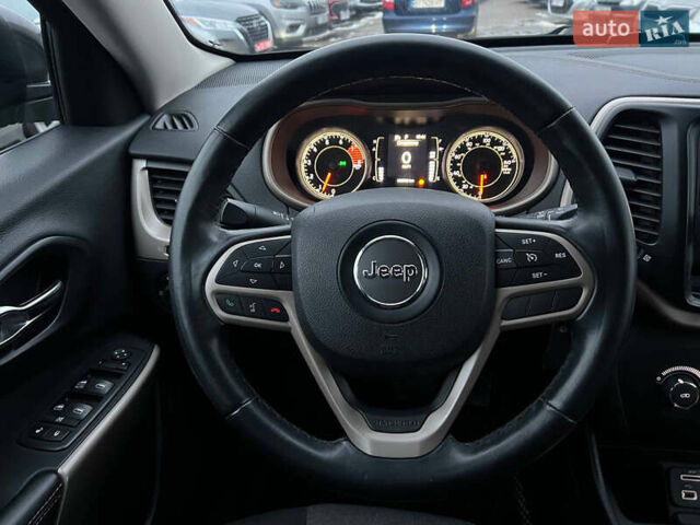 Серый Джип Чероки, объемом двигателя 3.24 л и пробегом 106 тыс. км за 14700 $, фото 18 на Automoto.ua