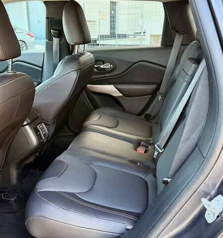 Сірий Джип Cherokee, об'ємом двигуна 3.24 л та пробігом 94 тис. км за 15500 $, фото 9 на Automoto.ua