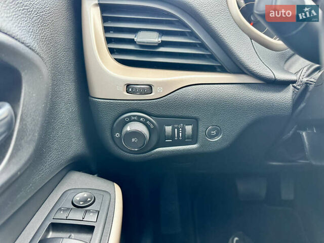 Джип Cherokee 2017 у Вінниці на Automoto.ua Сірий Джип Cherokee, об'ємом двигуна 2.4 л та пробігом 136 тис. км за 16777 $, фото 55 на Automoto.ua