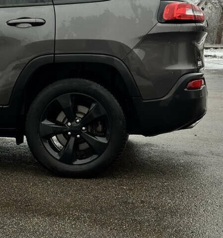 Серый Джип Чероки, объемом двигателя 3.24 л и пробегом 85 тыс. км за 16500 $, фото 8 на Automoto.ua