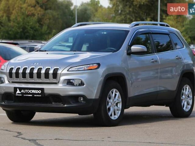 Сірий Джип Cherokee, об'ємом двигуна 3.24 л та пробігом 157 тис. км за 14000 $, фото 2 на Automoto.ua