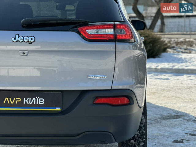 Серый Джип Чероки, объемом двигателя 2.36 л и пробегом 143 тыс. км за 14650 $, фото 19 на Automoto.ua
