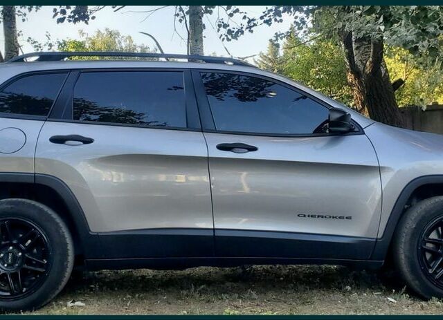 Серый Джип Чероки, объемом двигателя 2.4 л и пробегом 215 тыс. км за 13900 $, фото 7 на Automoto.ua