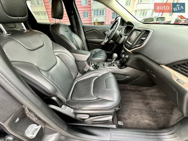 Джип Cherokee 2017 у Вінниці на Automoto.ua Сірий Джип Cherokee, об'ємом двигуна 2.4 л та пробігом 136 тис. км за 16777 $, фото 81 на Automoto.ua