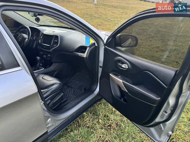 Серый Джип Чероки, объемом двигателя 3.24 л и пробегом 144 тыс. км за 17000 $, фото 22 на Automoto.ua