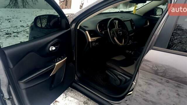 Сірий Джип Cherokee, об'ємом двигуна 2.4 л та пробігом 158 тис. км за 15900 $, фото 15 на Automoto.ua