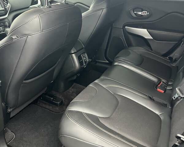 Сірий Джип Cherokee, об'ємом двигуна 2.36 л та пробігом 100 тис. км за 14000 $, фото 5 на Automoto.ua