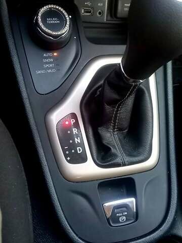 Серый Джип Чероки, объемом двигателя 2.36 л и пробегом 178 тыс. км за 15600 $, фото 6 на Automoto.ua