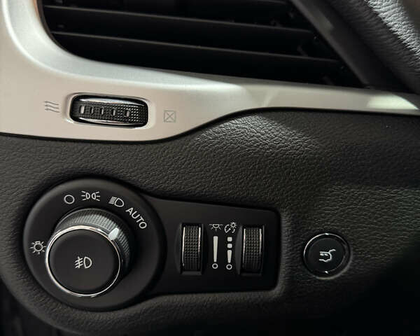 Серый Джип Чероки, объемом двигателя 3.24 л и пробегом 201 тыс. км за 16300 $, фото 131 на Automoto.ua