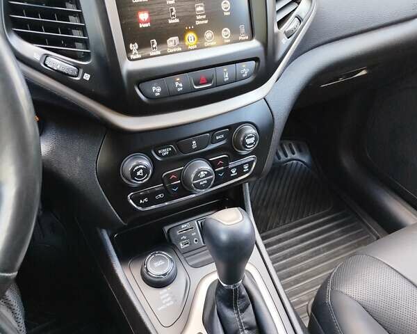 Сірий Джип Cherokee, об'ємом двигуна 2.36 л та пробігом 155 тис. км за 12992 $, фото 12 на Automoto.ua